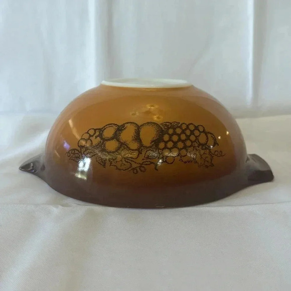 Vintage Pyrex OLD ORCHARD 443 2.5 Qt Cinderella Mixing Bowl Serving Bowl - Picture 6 of 8